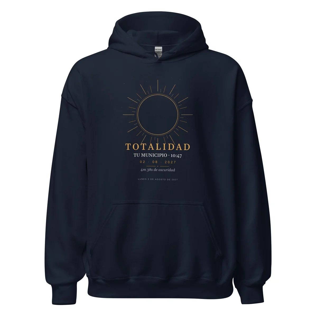 Zonsverduistering-hoodie in marineblauw. Totale zonsverduistering van 2 augustus 2027. Ontwerp “Totaliteit”, opdruk van 30 × 40 cm op de borst. Erop gedrukt: de naam van de plaats, het tijdstip van het maximum en, als de eclips daar totaal is, hoe lang het donker duurt