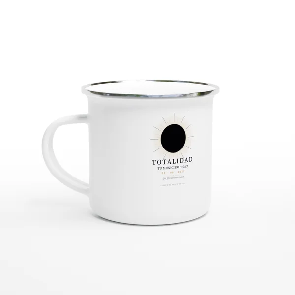 Emaille-Becher zur Sonnenfinsternis. Totale Sonnenfinsternis am 2. August 2027. Motiv „Totalität“, rundumdruck, einmal um den becher herum. Aufgedruckt sind der Ortsname, die Uhrzeit des Maximums und, wenn die Finsternis dort total ist, die Dauer der Dunkelheit