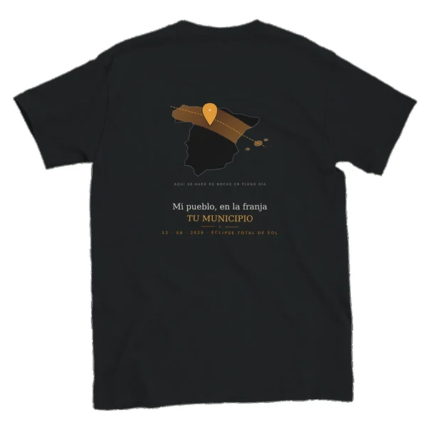 T-shirt dell’eclissi · fronte e retro in nero. Eclissi totale del 12 agosto 2026. Motivo «Il mio comune nella fascia», sul retro. Ci sono stampati il nome del comune, la sua ora della totalità e quanto dura