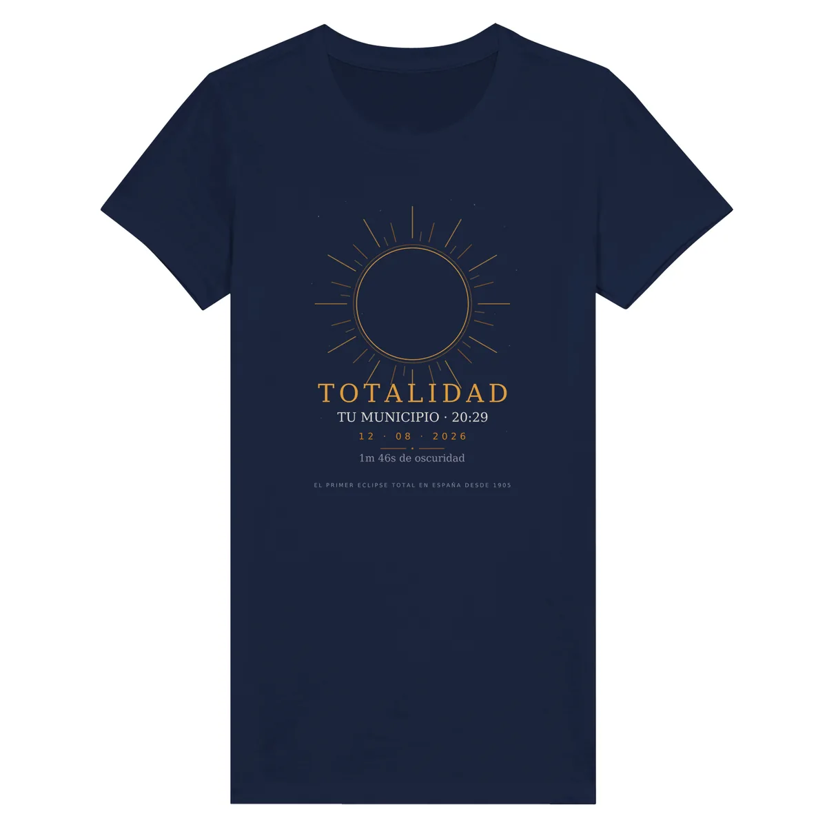 T-shirt do eclipse · corte de mulher em azul-marinho. Eclipse total de 12 de agosto de 2026. Motivo «Totalidade», estampagem de 30 × 40 cm no peito. Leva impressos o nome do concelho, a sua hora de totalidade e quanto dura