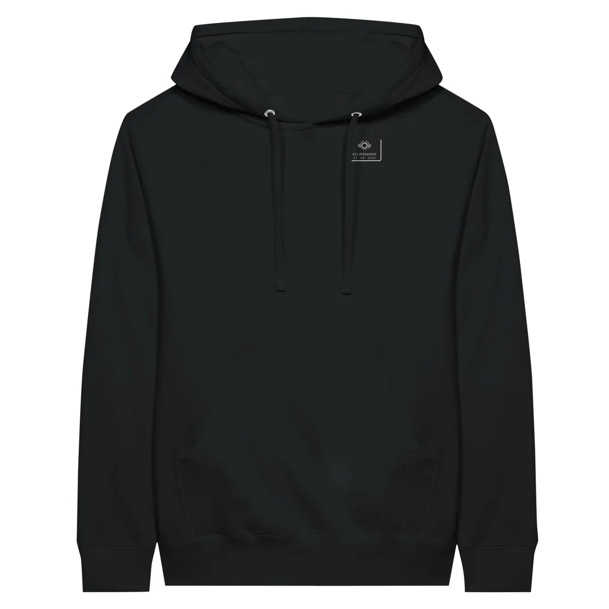 Hoodie de l’éclipse · recto verso en noir. Éclipse totale du 12 août 2026. Motif «  », petit écusson fixe sur la poitrine (5,6 cm) et impression 30 × 40 cm au dos. Y sont imprimés le nom de la commune, son heure de totalité et sa durée