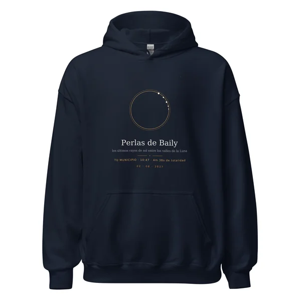 Hoodie do eclipse em azul-marinho. Eclipse total de 2 de agosto de 2027. Motivo «Grãos de Baily», estampagem de 30 × 40 cm no peito. Leva impressos o nome do concelho, a hora do máximo e, se aí o eclipse for total, quanto dura a escuridão
